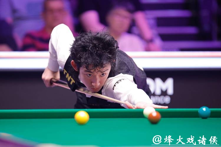 斯诺克英锦赛:吴宜泽和庞俊旭携手晋级 跻身16强 斯诺克英锦赛:吴宜泽和庞俊旭携手晋级 跻身16强