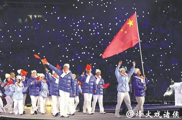 米兰冬奥会记者会上美国运动员齐刷刷戴口罩,我第一眼还以为穿越回了几年前,这到底是健康防护还是别有用心的无声宣战 米兰冬奥会记者会上美国运动员齐刷刷戴口罩,我第一眼还以为穿越回了几年前,这到底是健康防护还是别有用心的无声宣战