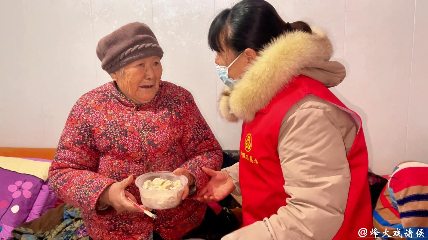 服务送到家门口，年味暖在心窝里