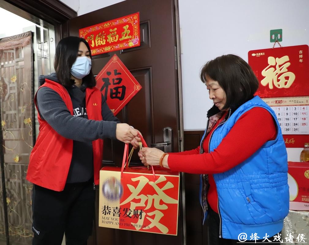 服务送到家门口，年味暖在心窝里